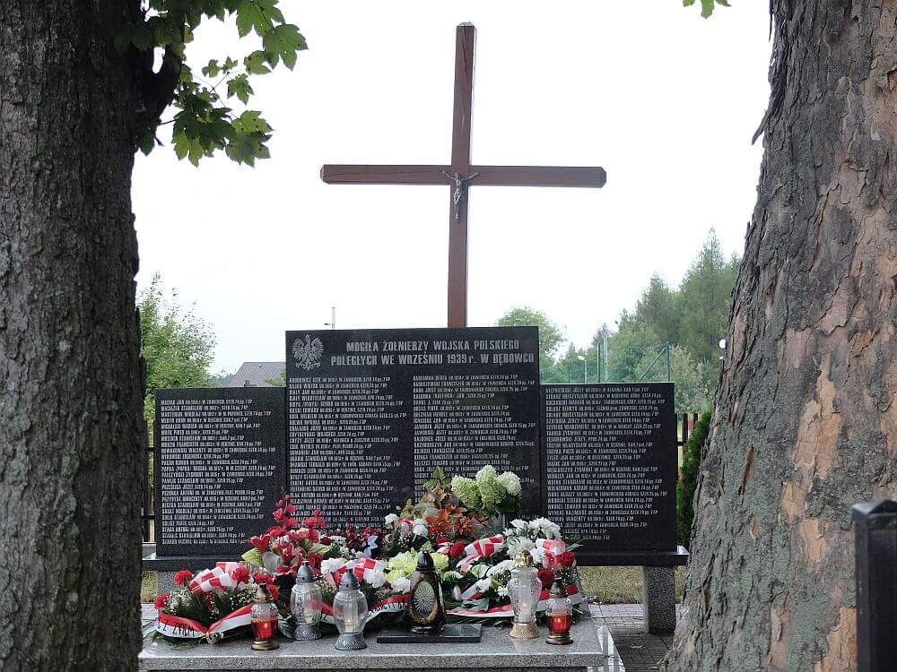 Mogiła żołnierzy Wojska Polskiego poległych we wrześniu 1939 r. w Dębowcu (gmina Poraj)
